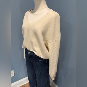 Beyond Yoga Cream Cropped V Neck Sweatshirt Women’s Size L Fleece Made in USA